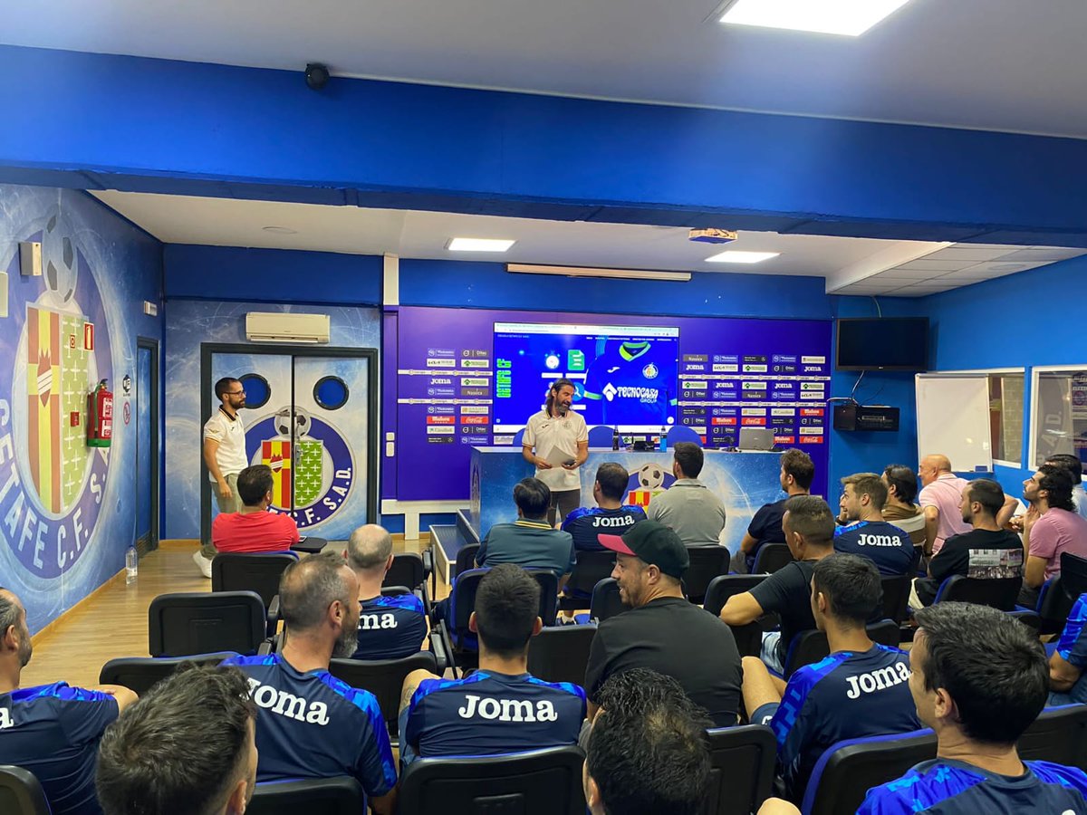 LaBaseGTF's tweet photo. El pasado viernes se realizó la presentación de la temporada 22-23 de nuestra escuela en la sala de prensa del Coliseum. 💪

En ella, se presentaron los responsables de servicios y estructura (servicios médicos, nutrición, podología, etc.) 💙

#VamosEscuelaGTF https://t.co/7WcQFVR07q