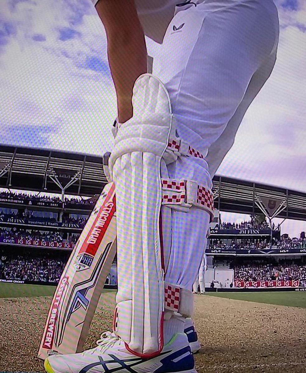 ossettbrewery's tweet photo. England Cricket team celebrates winning the series 2-1 against South Africa 🏴󠁧󠁢󠁥󠁮󠁧󠁿 

Spotted with our Ossett logo, England Batsman, Alex Lees, taking us to victory👏🏻 https://t.co/q8wGQDC7sK