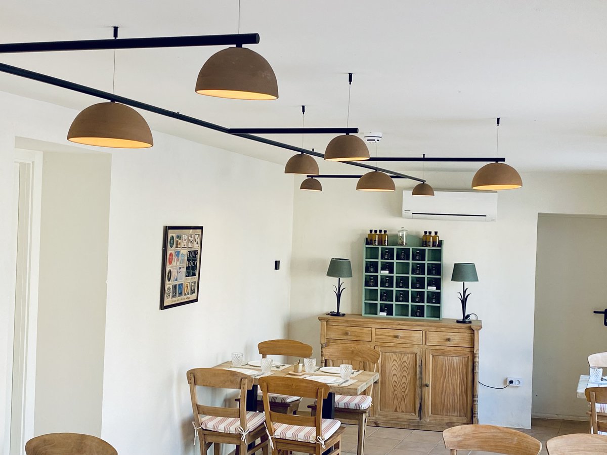We present today this incredible ABSIS lamp, entirely customized for this great location in Hotel Summum (Monells, Spain) thanks to the unique creativity of @la_invisible_studio We are developing new versions for the ABSIS collection (designed by @jordillopisdesign )