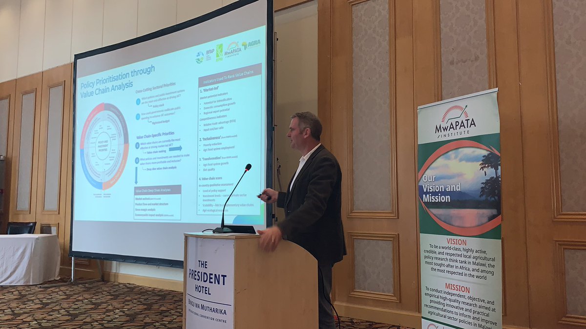 MwapataI's tweet photo. Prof. Ferdi Meyer, Managing Director of @BFAP6 making a presentation on #policy #prioritization using value chain analysis results for #Malawi during the launch of #PPVC launch in Lilongwe, Malawi. @NPCMalawi @moaiwd1 @MoGCDSW_Malawi https://t.co/oIDUF6MCCw