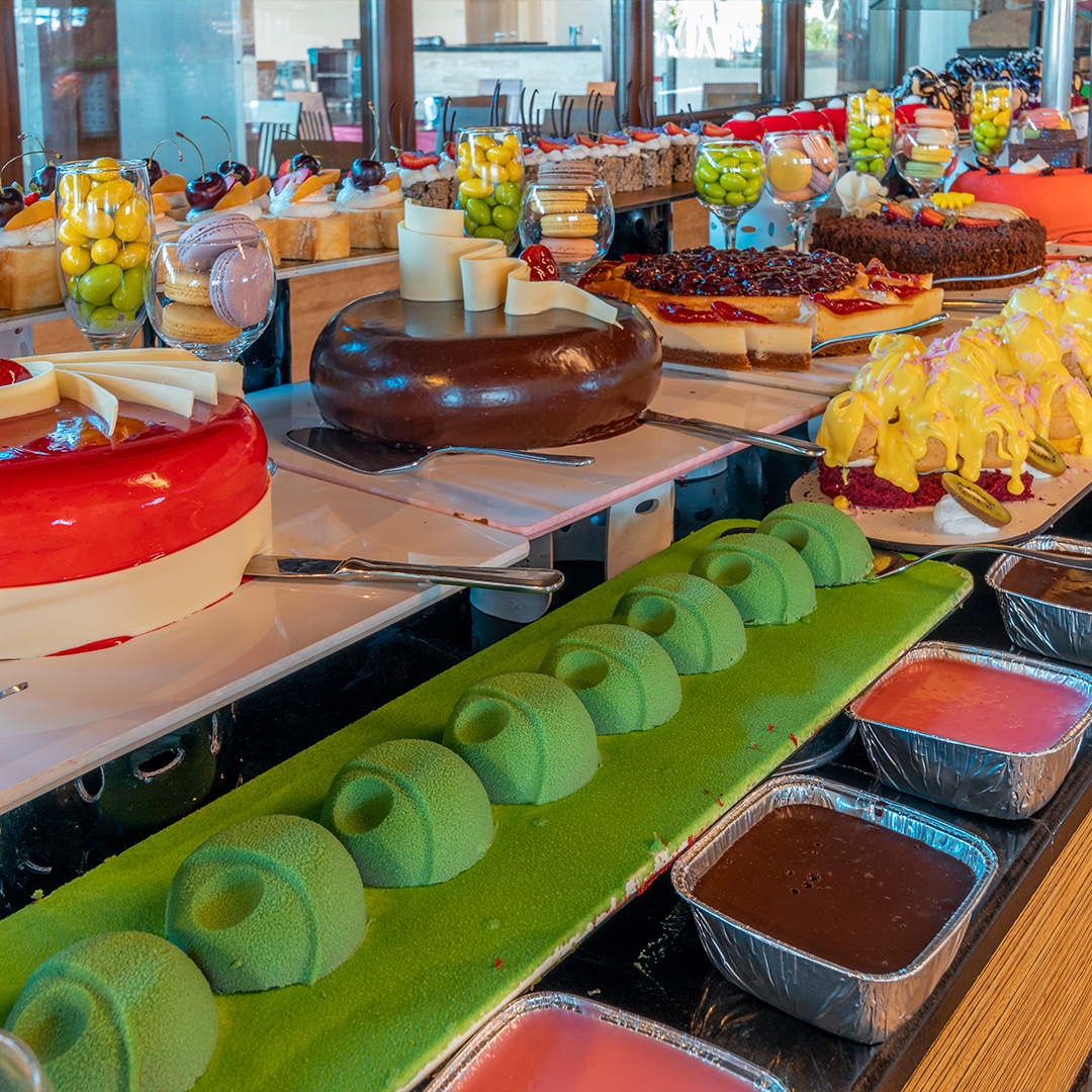 🍧Tatlının her halini tadacağınız açık büfemiz sizleri bekliyor

🍧Our open buffet where you can taste all kinds of dessert is waiting for you

#emeldasunclub #openbuffet #desserttime #holidayvillage #kemer