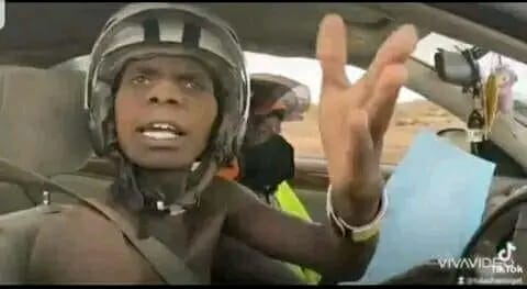 Lee_we_Comedy's tweet photo. Vasikana vepa UZ vanogona kutyokera musana iphone 14 but school fees kwete...🥺 https://t.co/9CRiD5R1se