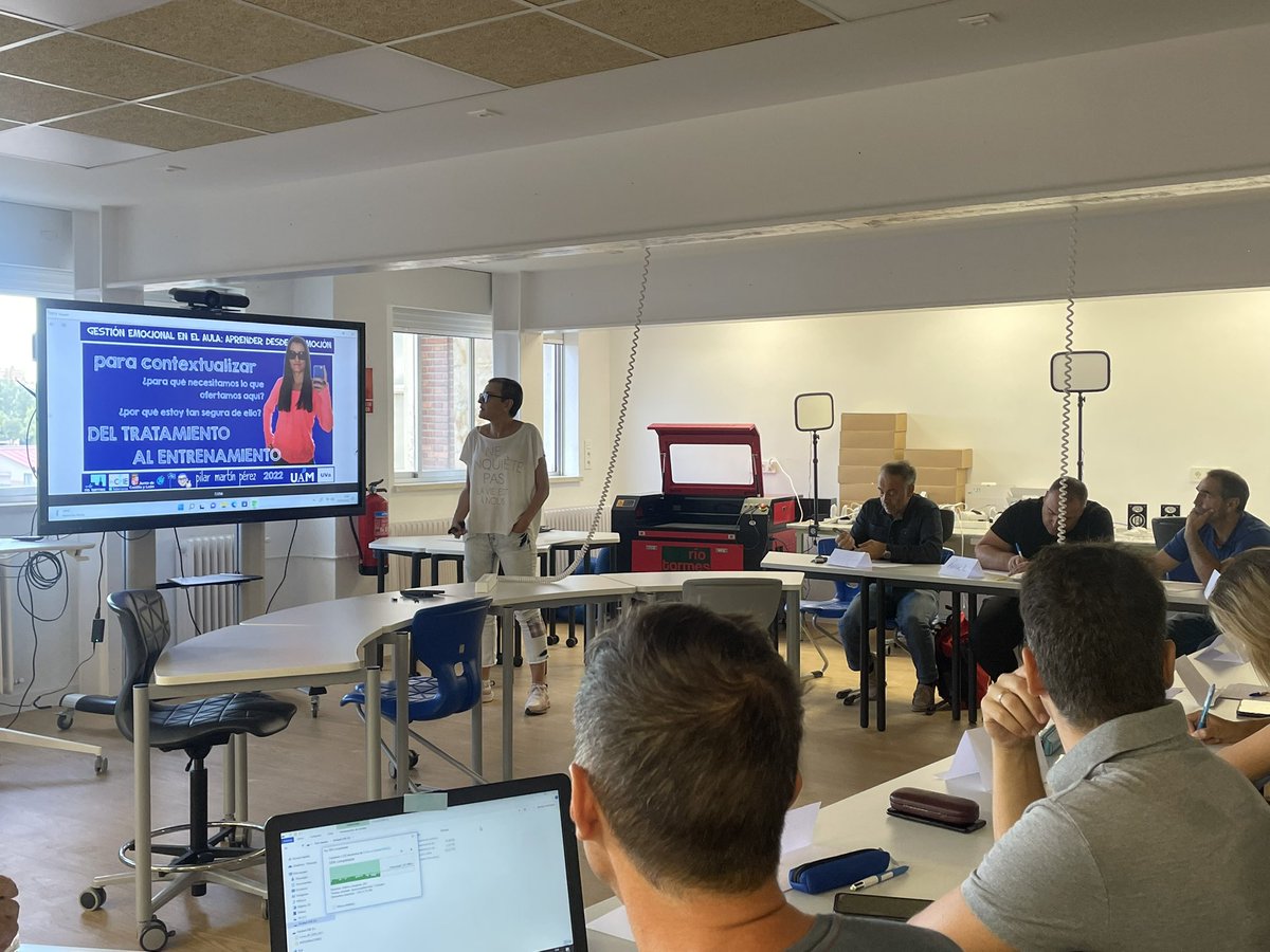 rio_tormes's tweet photo. Antes de empezar las clases, el claustro nos formamos en “Gestión Emocional del Aula: educar desde la emoción” con Pilar Martín Pérez 💫✨ https://t.co/Pss9w9r4pu