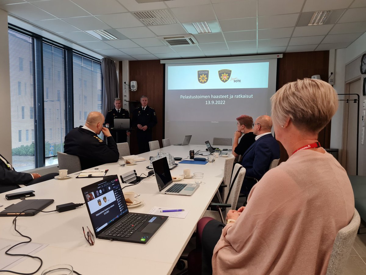 MariVoutilainen's tweet photo. Savo-Karjalan hyväntuulinen #pelastustoimi -keskustelutilaisuus tänään. Pelastusjohtajat @viitaniemim ja @JukkaTKoponen kertovat maakuntien haasteista ja ratkaisuista. Yhdessä näitäkin hommia tehdään! 

@pkpelastus @pspelastus 
@Pshyvinvointi @siunsote 
@Sisaministerio https://t.co/8h8A5eLuaJ