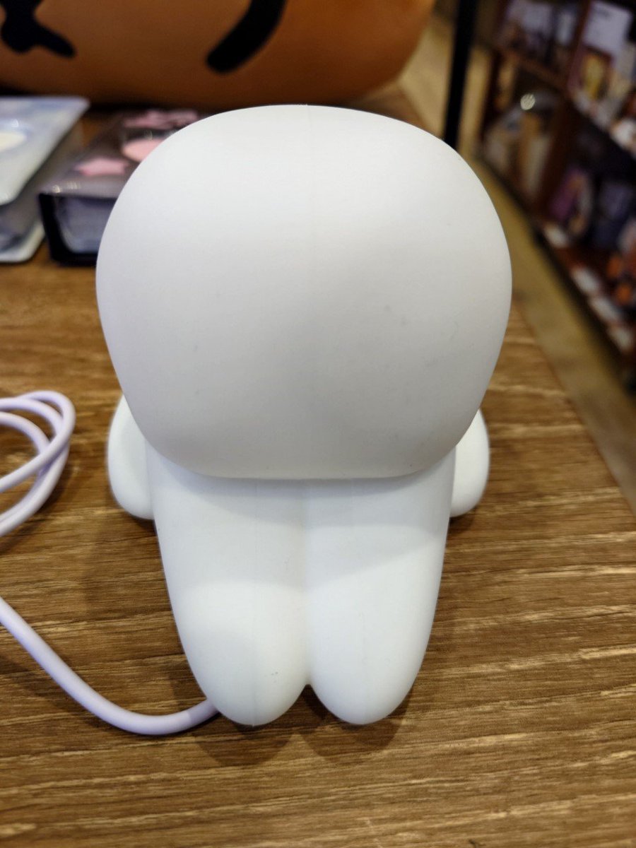 tsutaya0517's tweet photo. #mmesh ポップアップストアより本日のおすすめ👆
『MR.DONOTHING(#ミスタードゥーナッシング)』のムードライト💡
ブランド名の通り「ミスター何もしない」ゆる~い雰囲気がチャーミング。
この後ろからのフォルムが可愛くないですか?🍑
ポップアップストアは明日までです。
お見逃しなく‼️‼️‼️ https://t.co/kj0BRnwXaQ