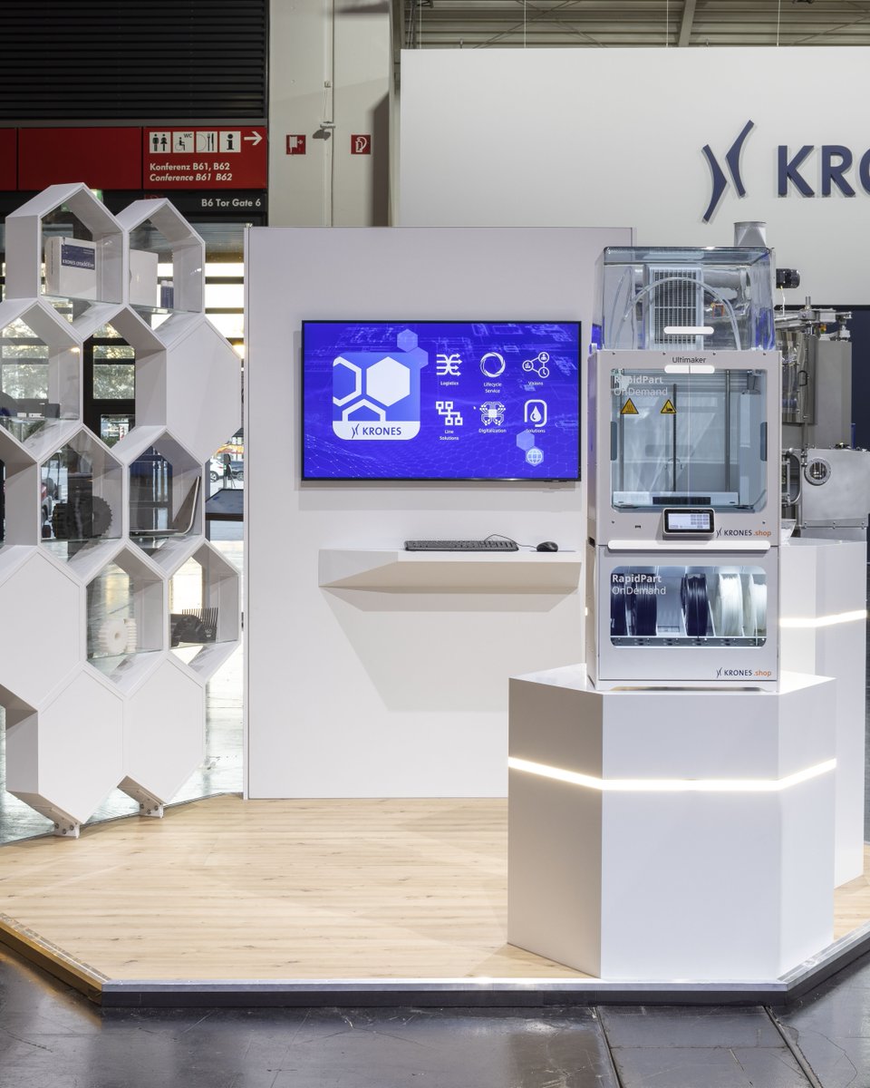 KronesAG's tweet photo. Our #LifeCycleService includes an international supply of spare parts. In urgent need for a temporary option during production? Our eBusiness might offer the perfect 3D printing solution🦾Visit us in Hall B6 to get an impression! #GermanBlingBling #Krones #KronesAG #drinktec https://t.co/La8tVfRBB7