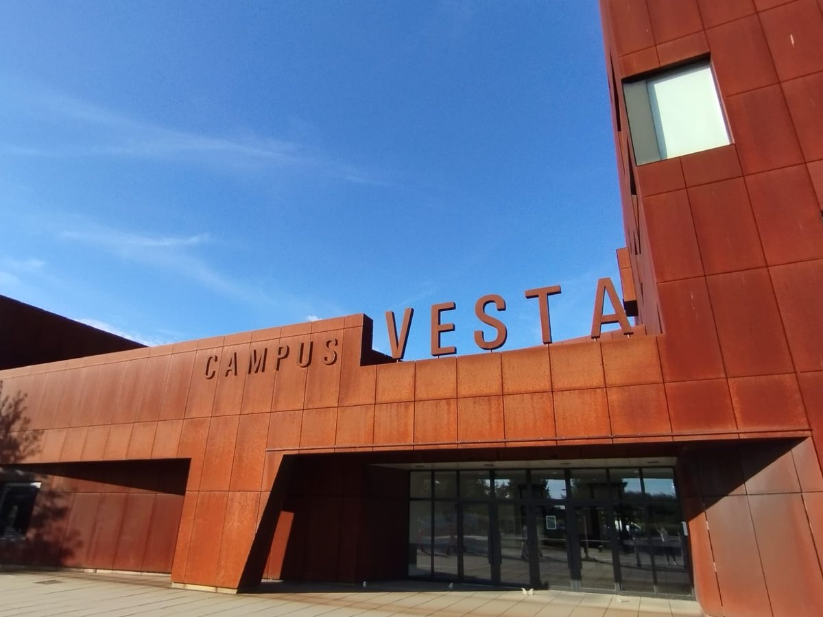 shotpros's tweet image. The #SHOTPROS final conference starts today with a #press conference and VIP #demo of the #VirtualReality system. We are honored to welcome the Belgian Minister of internal affairs and the Gouverneur of Antwerpen at @CampusVesta 👮↗️

#EUSecurityResearch #H2020 #Project #Police