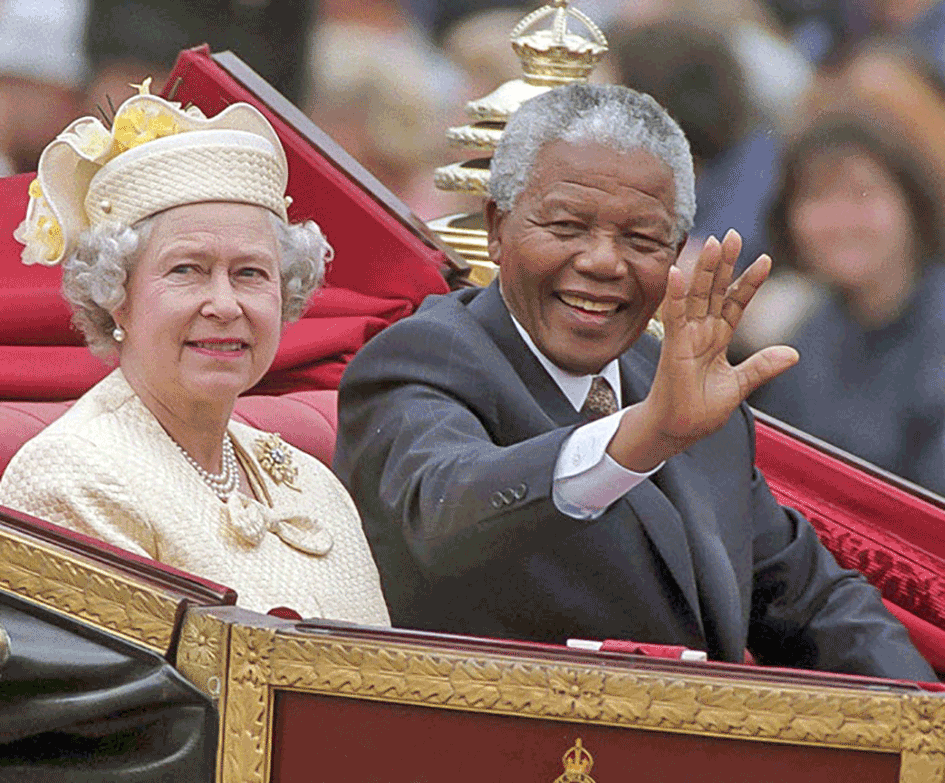 chatstabloid's tweet photo. The Queen &amp; Us

Full story here https://t.co/lk9IZtWGdc

#chatsworthtabloid #tabloidnewspapers #communitynews #DurbansCurriesFountain #TheQueen https://t.co/JxTtuNsIRC