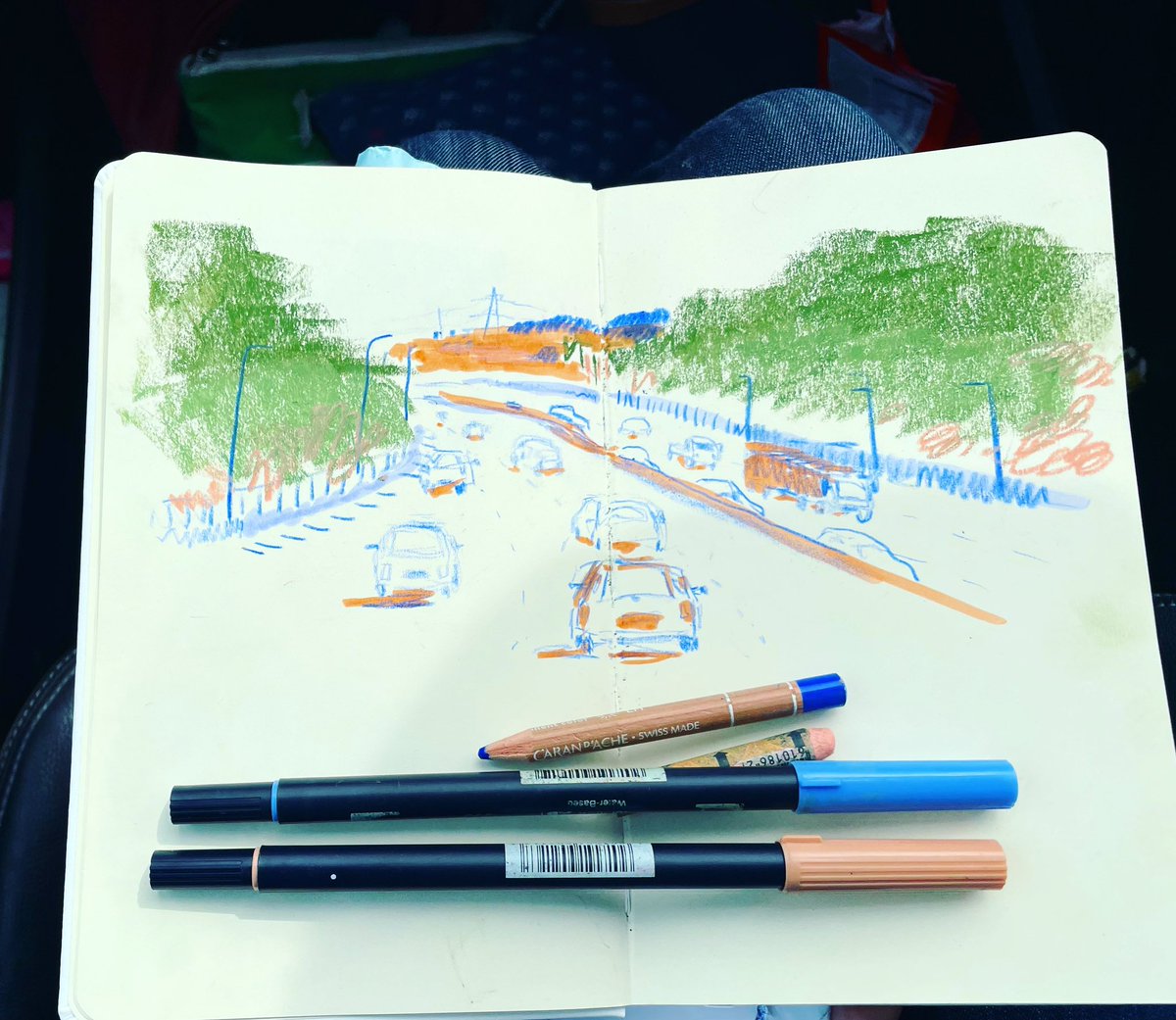 ch_durance's tweet photo. Drawing in the car #inthecar #drawing #travelling #sketchbook #pleinair #locationdrawing #picturebook #kidlit #Illustrator #illustration #tombow https://t.co/RxJmStbcm7