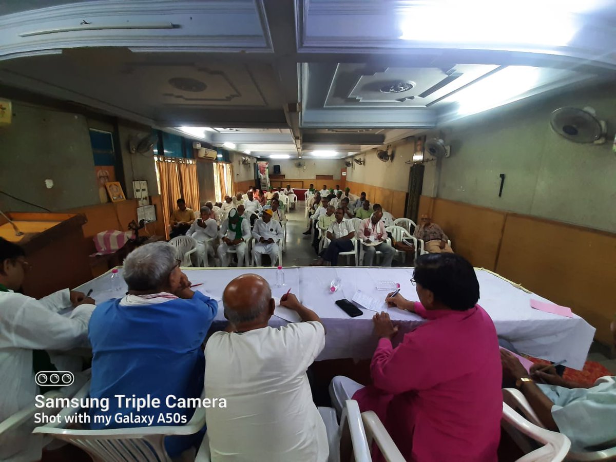 TeamKEMofficial's tweet photo. The SKM UP meeting at Gandhi Bhawan, Lucknow. Representatives from around 100 kisan unions participated in the meeting. https://t.co/BasK0JpSbb