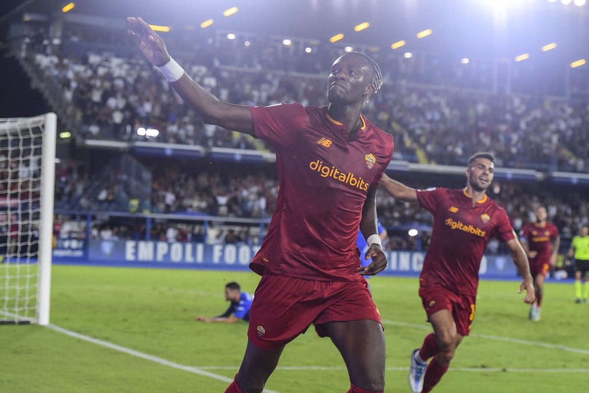 OfficialASRoma's tweet photo. 😏 https://t.co/kWfmWDYliC