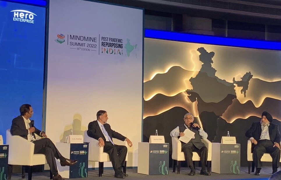 Good technology for all ! Penetrating digital connectivity at grassroots - changing lives. Loved the example <a href="/SandipPatel_In/">Sandip Patel</a> girls in Nagaland making drones, leveraging mobile for education, payments. Skills - Bharat,ek nayi khoj.#RepurposingIndia <a href="/Mindmine_Summit/">Mindmine Summit</a>