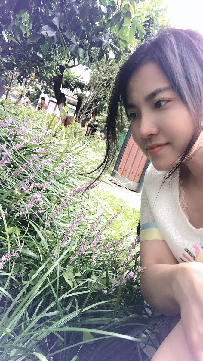 宝宝们，我就浅浅漏个屁屁，你们随便看着，漏太多了，怕妈妈骂