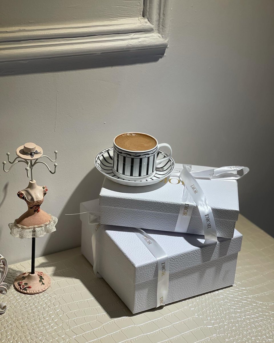 2017Vactory's tweet image. أنيقةٌ جدًا و كأنها قصيدة فُصحى ".