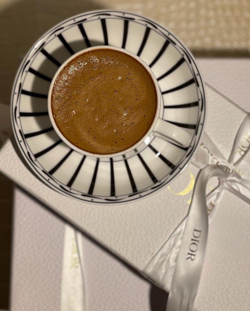 2017Vactory's tweet image. أنيقةٌ جدًا و كأنها قصيدة فُصحى ".