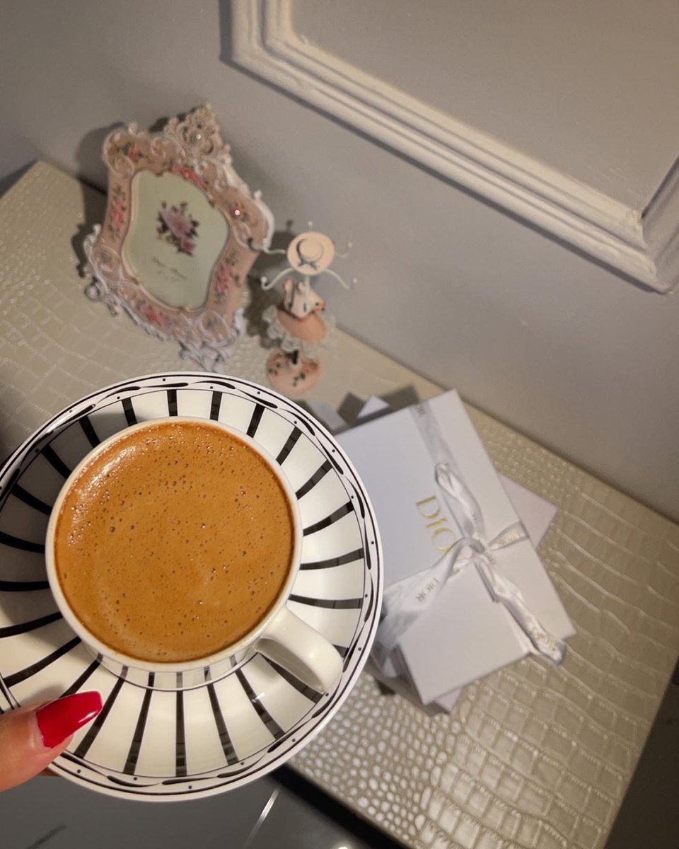 2017Vactory's tweet image. أنيقةٌ جدًا و كأنها قصيدة فُصحى ".