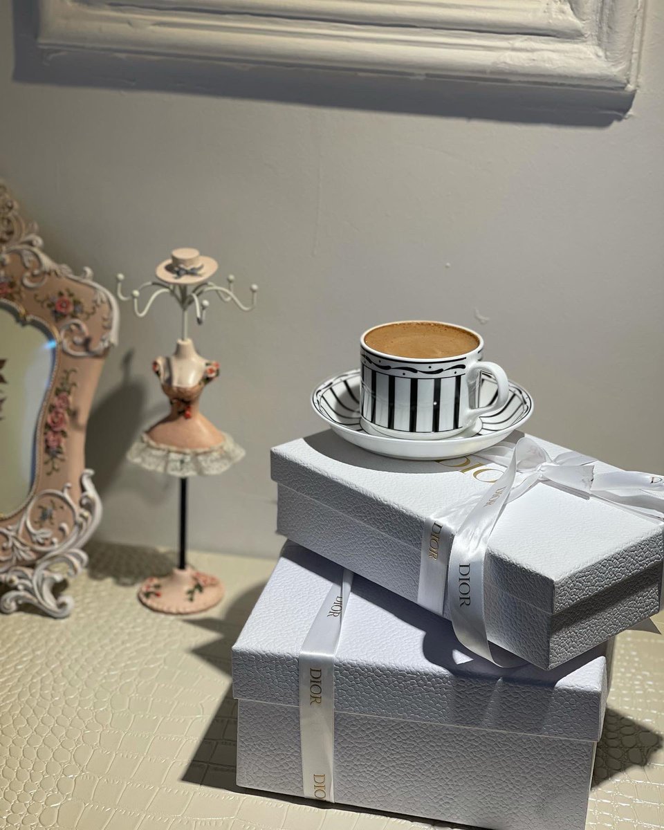 2017Vactory's tweet image. أنيقةٌ جدًا و كأنها قصيدة فُصحى ".