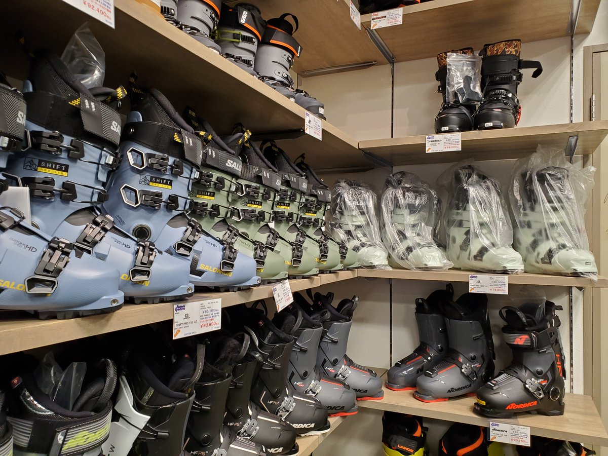 sanwamaster's tweet image. SALOMON SHIFT BOOTSほぼ全サイズ
入荷！
#salomon 
#salomonskiboots 
#techsystems 
#shift