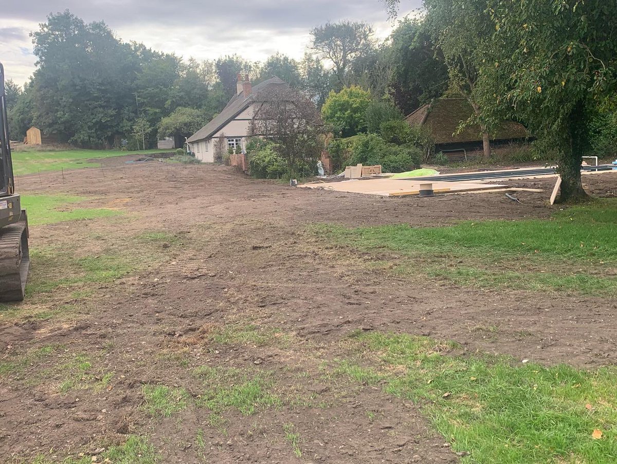 Dug this pool a couple of months ago and just been back to fill around the outside and loose the arisings in the garden.