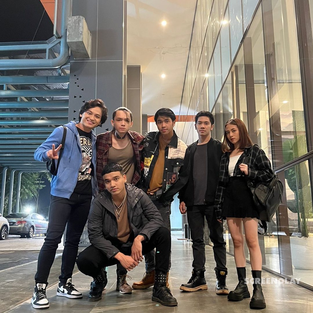 ikoupoji's tweet photo. SWITCHOVER

Mulai Tayang : TBA
Produksi : Screenplay Films
Cast : Adhisty Zara, Mahira Emir, Fadly Faisal, Imran Ismail, Fatih Unru, Ritter Juan, Pras Mulya

#Switchover https://t.co/JZnsHYXaGq