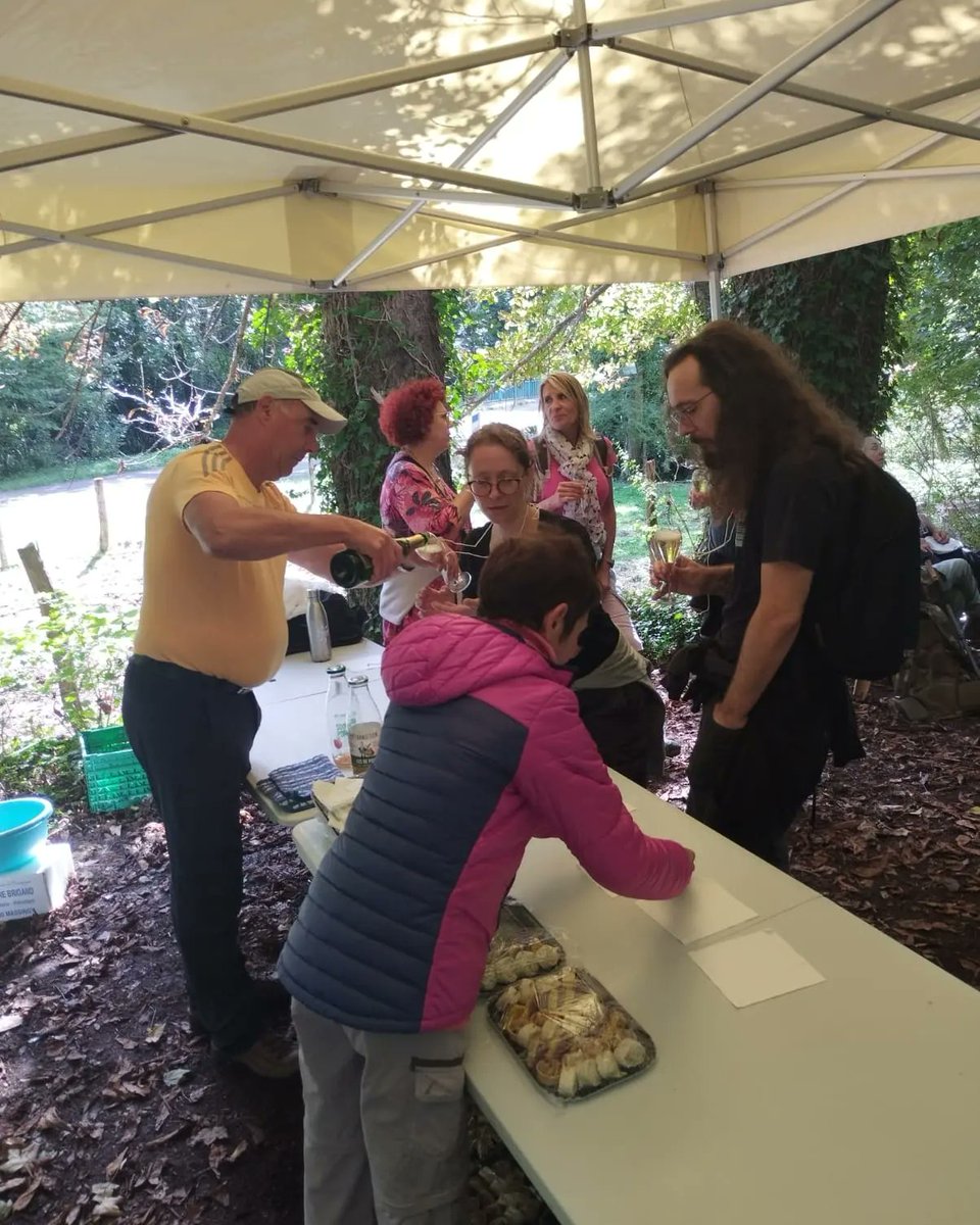 AbbayeFontenay's tweet photo. 🟢 𝗨𝗡 𝗘𝗫𝗖𝗘𝗟𝗟𝗘𝗡𝗧 𝗦𝗢𝗨𝗩𝗘𝗡𝗜𝗥 | Ce dimanche, avait lieu le #FantasticPicnic à l'abbaye de Fontenay ! Nous espérons que vous avez passé un très bon moment et que vos jambes se sont bien remises de la randonnée ! 😁 #FantasticPicnic2022 #SortezChezVous https://t.co/rQuxvF3RZ6