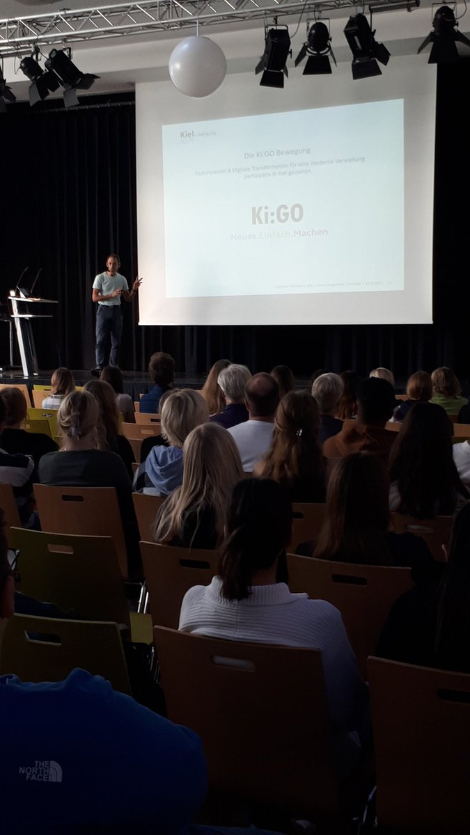 Ca. 150 Zuhörer beim Vortrag zum Thema: Digitalisierung in der Verwaltung. 
#diwokiel22 
<a href="/stadt_kiel/">Landeshaupstadt Kiel</a>
<a href="/diwokiel/">DigitaleWocheKiel</a>