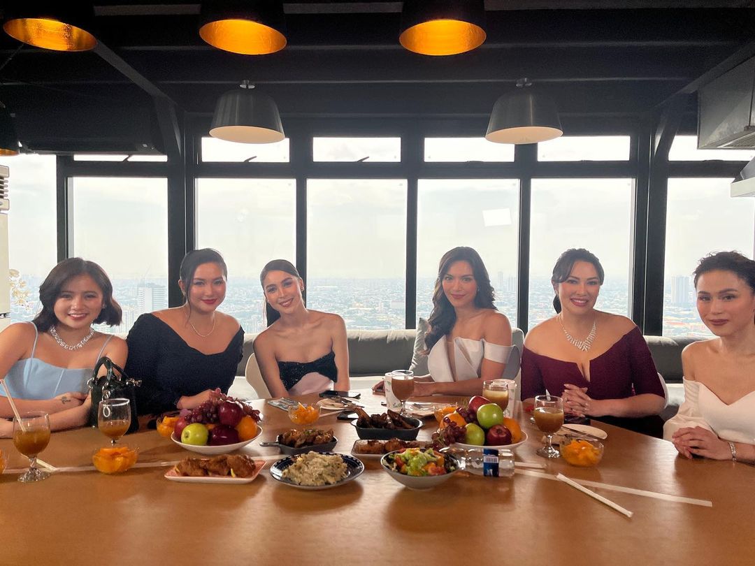 latest_chika's tweet photo. LOOK: Toni Gonzaga, Mariel Rodriguez, and Ciara Sotto pose for a photo alongside Viva artists Julia Barretto, Ruffa Gutierrez and Ella Cruz at the launch of AllTV network on Tuesday. 

RELATED: https://t.co/24r0fwIJgD

📸marieltpadilla/Instagram https://t.co/kMBCo1GbJu