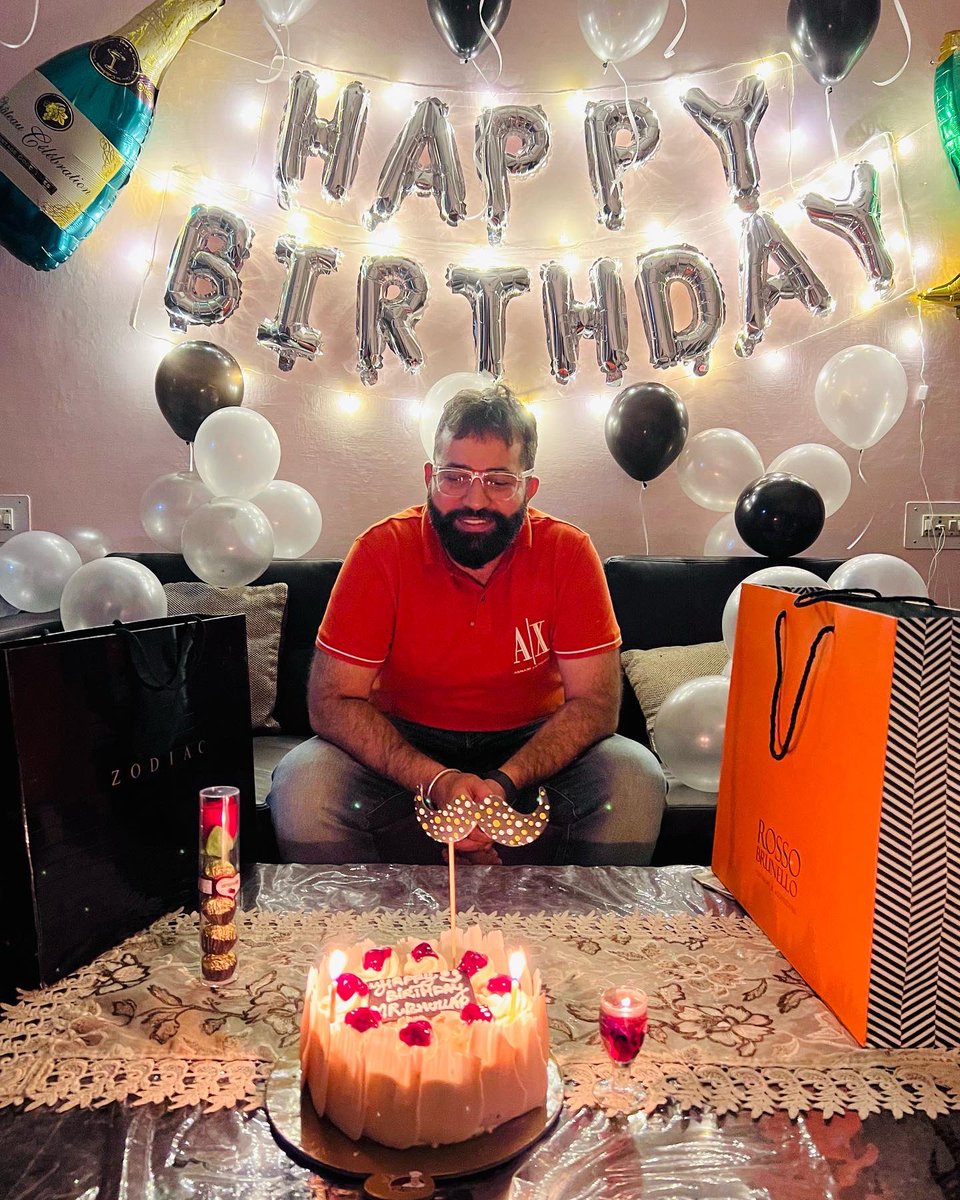 sam_19113's tweet photo. Happy Bday Boss!! https://t.co/AKnXeyNAbI