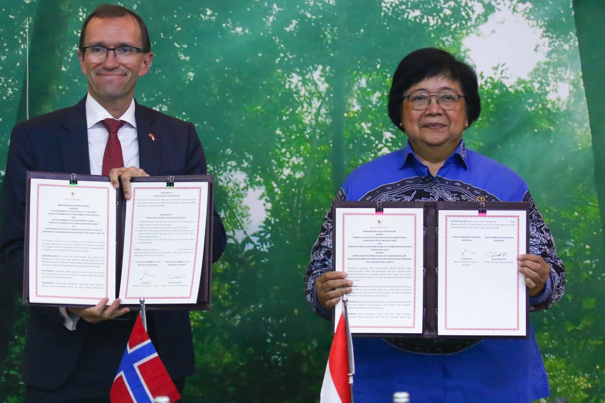 TenureFacility's tweet photo. New #ClimateForest partnership between Indonesia and Norway signed in #Jakarta by @SitiNurbayaLHK and @EspenBarthEide 👇
#Thread https://t.co/sRTzDp452b