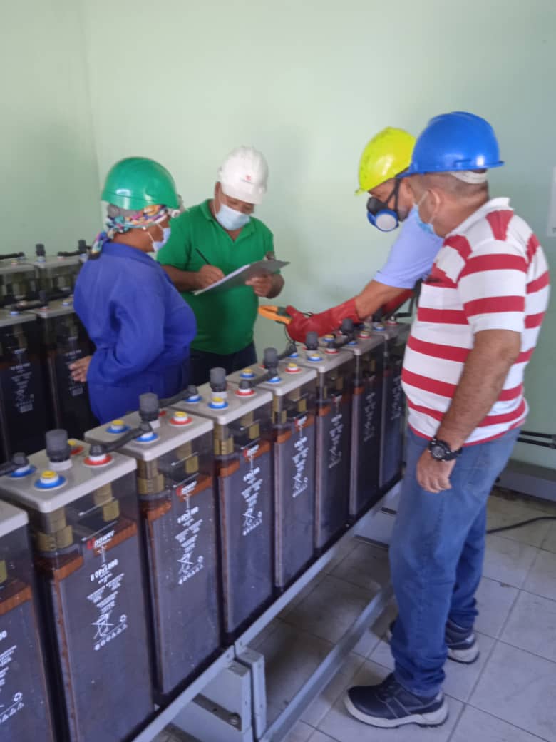 En el día de hoy se le realizó termografía y mantenimiento a los bancos de baterías de la subestación de Planta Centro. 
#CubaPorLaPaz #CubaPorLaVida #CodigoSí 
<a href="/Ernesto52360342/">Ernesto Trujillo</a> <a href="/embacubaven/">EmbaCuba_Venezuela</a> <a href="/empresa_habana/">Empresa Eléctrica La Habana</a> @ElctricaMayabe1 <a href="/emp_elect_SS/">Empresa Eléctrica Sancti Spíritus</a> <a href="/ELECTRICA_HLG/">Empresa Eléctrica de Holguín</a>
