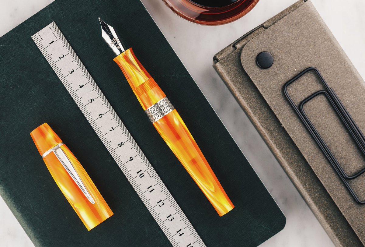 A touch of color, a touch of extravagance, a touch of luxury, and a touch of, well... writing nicely! All things I've enjoyed thoroughly from the <a href="/kilk_kalem/">Kilk Kalem/Pens</a> Orient #fountainpen, that I reviewed this weekend: pencilcaseblog.com/2022/09/review… | @Fontoplum0 |
#fontoplumo #penaddict #review