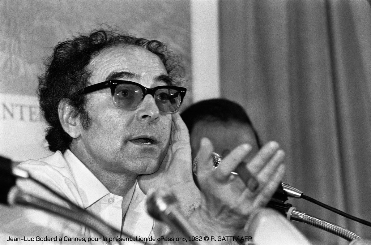 Depuis sa 1ère apparition au Festival dans Cleo de 5 à 7 en 1962, 21 films de Jean-Luc Godard ont été projetés à Cannes. Agitateur de la manifestation de mai 1968, Prix du Jury en 2014 avec Adieu au langage, il reçoit une Palme d'or spéciale pour l'ensemble de son œuvre en 2018.