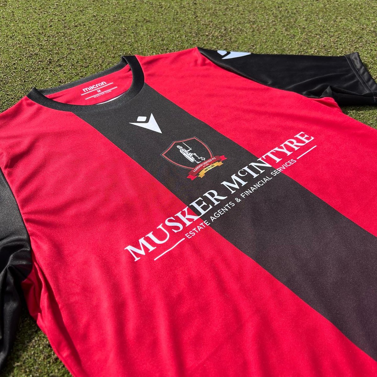 MacronNorwich's tweet photo. 📸 | Introducing the New @LoddonUnitedFC Home Kit 💥 Custom designed by @Matchday_Mkt 🎨 #Macron #UpTheDons #100Years #Levels https://t.co/SBpSwzwUeR