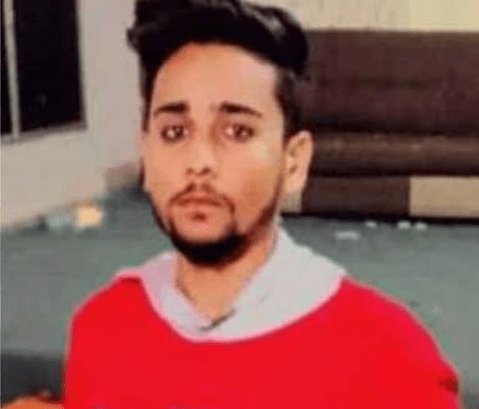 AskAnshul's tweet photo. Remember Umesh Kolhe? He was killed in Amravati over a social media post in support of Nupur Sharma

Till now, 10 arrested but one accused Shaheem Ahmed is still absconding.

If you have any info about him, kindly notify NIA

NIA has also declared Rs 2 lakh reward for his details https://t.co/wrMYhyCTBS