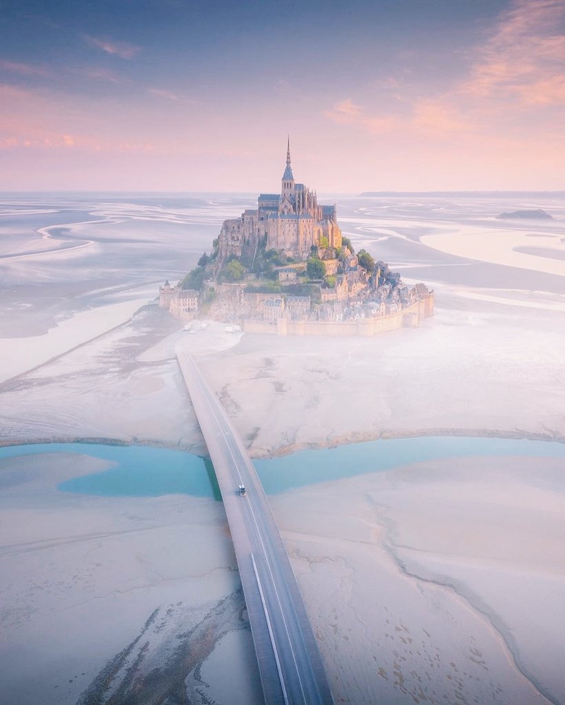 Happy Tuesday everyone 💙🏰💙