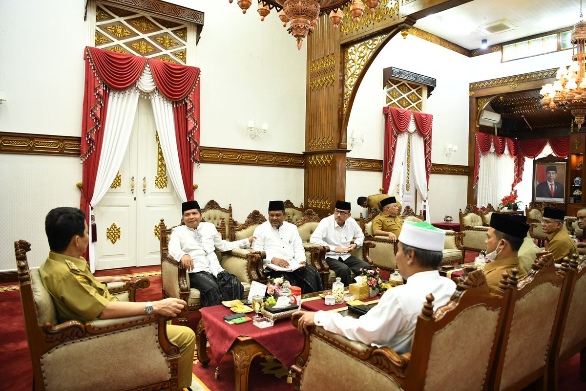 sekretmpuaceh's tweet photo. Pimpinan MPU Aceh melakukan kunjungan silaturrahim dengan Pj. Gubernur Aceh, Achmad Marzuki di Pendopo Gubernur Aceh, Selasa (13/9/2022)

#pjgubernuraceh
#mpuaceh
#pemerintahaceh
#forkopimdaaceh 
#silaturrahim https://t.co/7FrJFizWzd