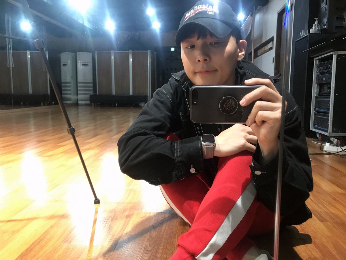 AlphaBAT_JIN's tweet photo. 래만🕴🏻🪞 https://t.co/bugW7ST63S