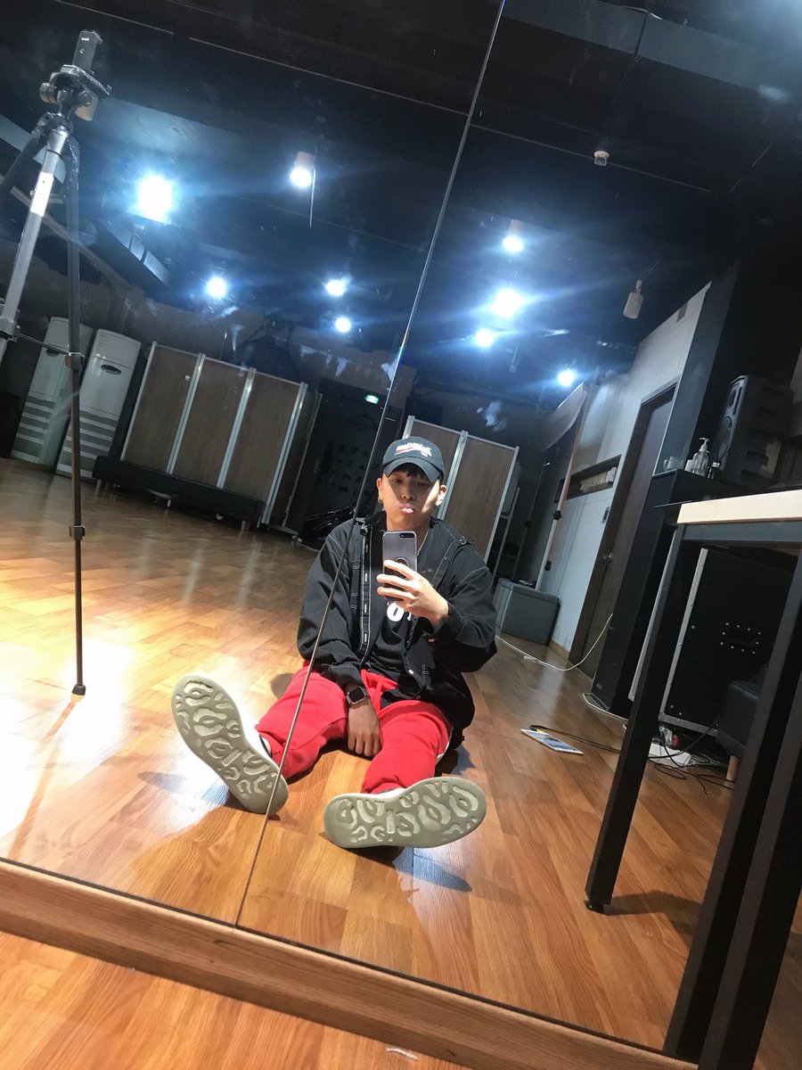 AlphaBAT_JIN's tweet photo. 래만🕴🏻🪞 https://t.co/bugW7ST63S