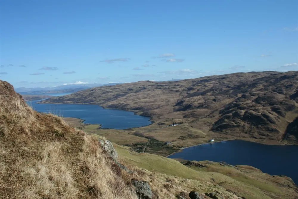 Barrachandroman Farmhouse has been sensitively restored and re-opened last month. This comfortable traditional farmhouse is a haven for walkers and wildlife lovers with its spectacular views of Loch Spelve and Creach Beinn 👉 bit.ly/3RXaLSi