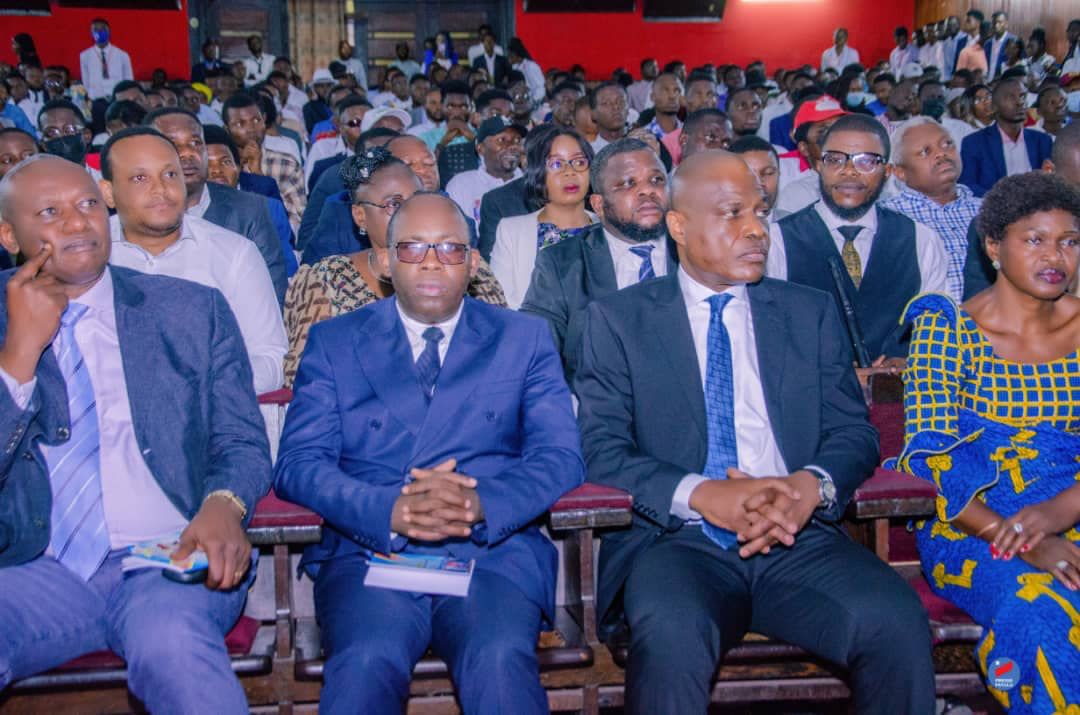 ToledinhoT's tweet photo. @MartinFayulu Le Moïse du Congo, nous sommes sûr et déterminé. Cette fois ci nous allons aller très haut, vous réélire à la magistrature suprême et voulons le changement car le changement s'appelle Martin Fayulu https://t.co/dUZh7iZg1a