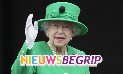 JeugdbiebNieuws's tweet photo. Het overlijden van Queen Elizabeth is volop in het nieuws en daarover gaan ook de lessen van @Nieuwsbegrip. Kijk voor nog meer koninklijke weetjes en feiten op https://t.co/SD9bz9doVb

#QueenElizabethII #onderwijs https://t.co/SlwCIgzdWx
