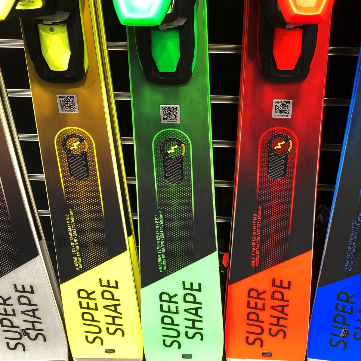 head_ski's tweet photo. どの色がお好きですか?
https://t.co/lLlIpjmyhO
#headski #headsupershape #headfirstrun #chasingbetter #ヘッドスキー https://t.co/G0StRkzT42