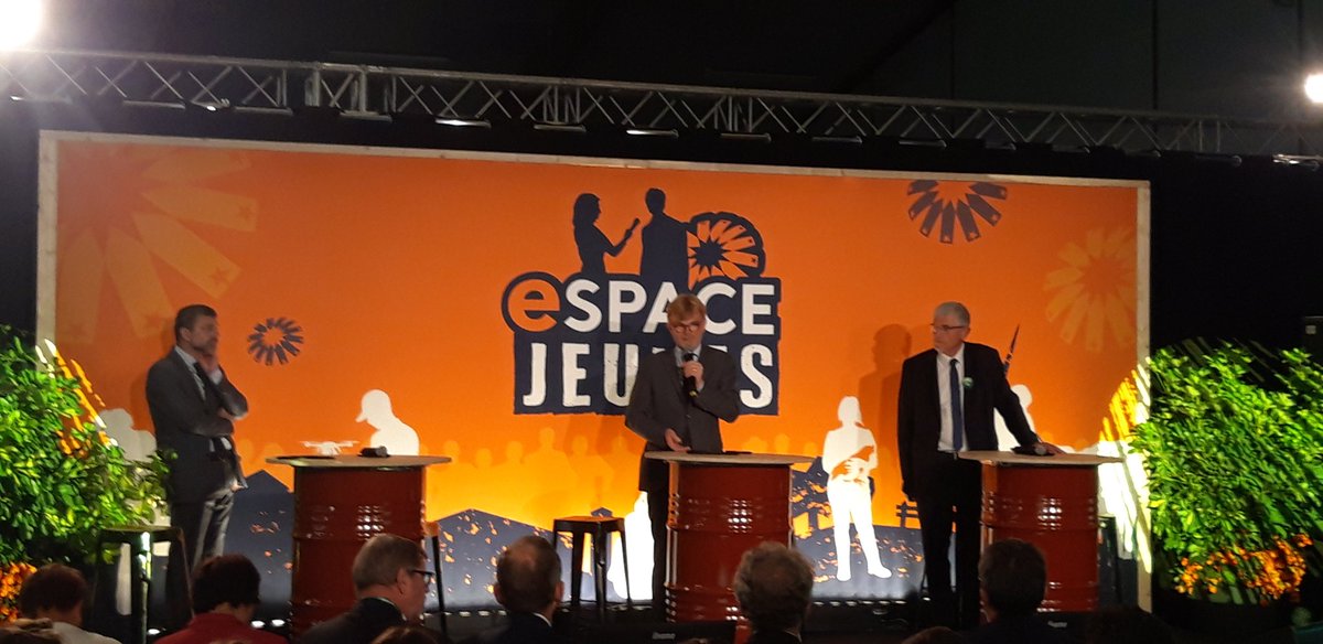 JChemille's tweet photo. "Les métiers de l'agriculture ont du sens et de l'avenir " @MFesneau 
L'agriculture et le renouvellement des générations passe par la formation. Les jeunes sont l'avenir 
@JeunesAgri49 
@JApaysdelaloire 
@SPACERennes 
#espacejeunes https://t.co/e6u6kro551
