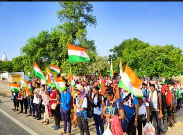 #SSCGD2018 
इसको कौन भूल सकता है पिछले 18महीने से दर दर भटक रहे है अपने हक नियुक्ति पत्र और वर्दी के लिए।अपने तानाशाही में इतने अंधे हो गए है की हमारा  दर्द इनको नही दिख रहा है।सब फिट होने के बाद वेकैंसी खाली पड़ी है। नियुक्ति पत्र जल्द से जल्द जारी करें।
<a href="/HMOIndia/">गृहमंत्री कार्यालय, HMO India</a> <a href="/AmitShah/">Amit Shah</a>