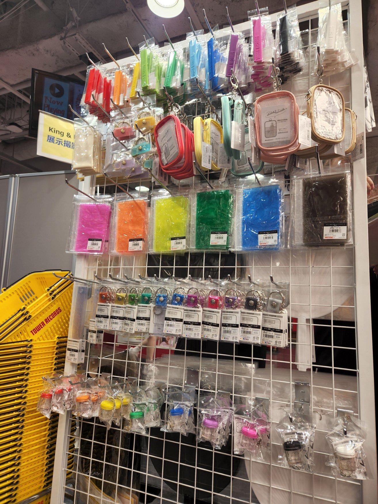 WOLFHOWLHOMONEYメタルケース初回生産限定盤アクスタ付 WOLFHOWLHOMONEYメタルケース初回生産限定盤アクスタ付