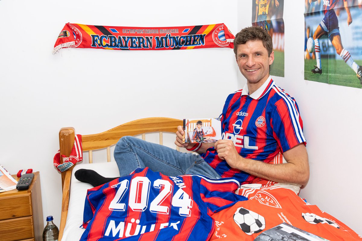 ChampionsLeague's tweet photo. 🔴 This Bayern fan is 33 today. Thomas Müller 🥳

#UCL https://t.co/4XJthXqoAw