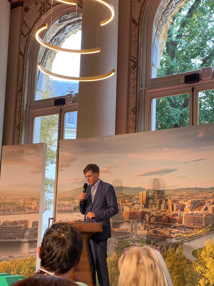 parolesdelus's tweet photo. #CitiesSummit22 du @HUBInstitute, le tiers-lieu de confiance entre acteurs publics, innovants et décideurs de haut niveau !
Alternant les visions d'experts, c'est le moment idéal pour intégrer les clés de compréhension et les leviers nécessaires aux changements. #Smarticity https://t.co/oPRRU7dllG