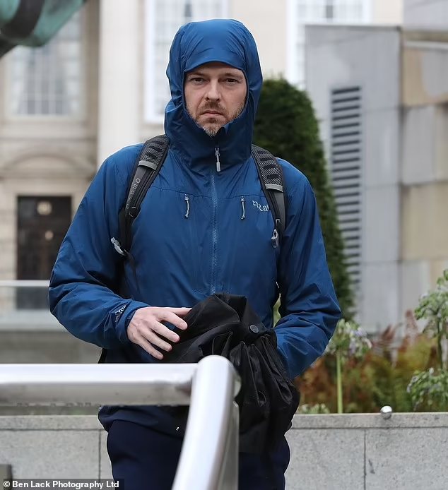 daveatherton's tweet photo. Edward Mordaunt, 44, Penny Mordant's brother was caught arranging to meet what he thought was a 14-year-old girl for sex in Leeds.

He wanted to set up a "sugar baby" fund for her &amp; said she was like a bear &amp; "sexy." 

It was a police decoy &amp; given a 6 month suspended sentence. https://t.co/IjEaFcA720