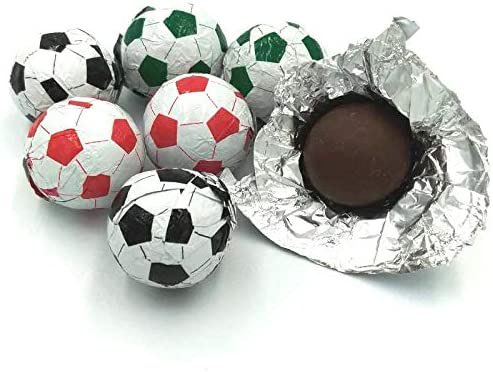 サッカーボールチョコすこでした。今でも売っている様でびっくり。一度開けると2度と上手くボール模様にできない不思議。  