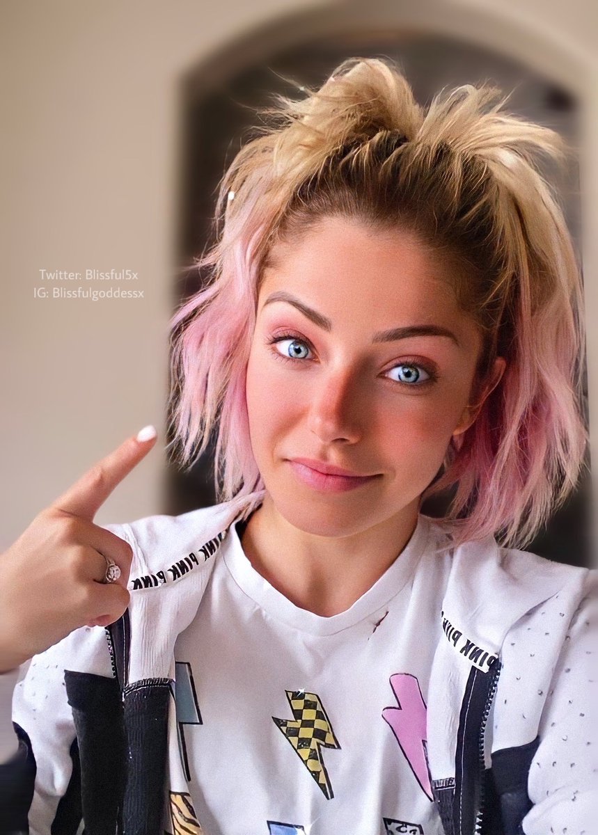 Blissful5x's tweet photo. Forget Roman Reigns. Acknowledge Alexa Bliss 👆🏼 https://t.co/E3eFLoNyrW